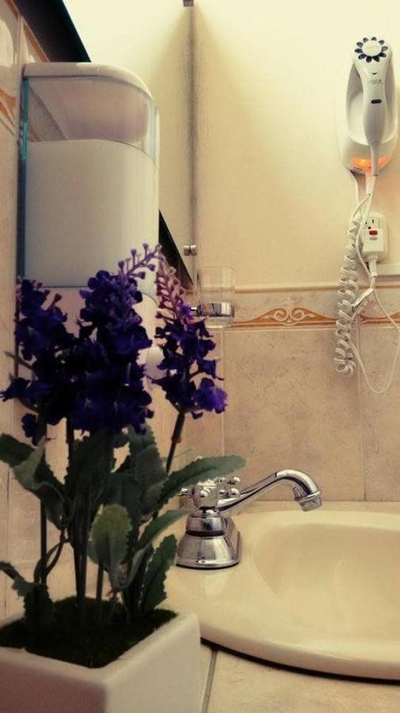 Hotel Casa Blanca Inn Guatemala City ภายนอก รูปภาพ